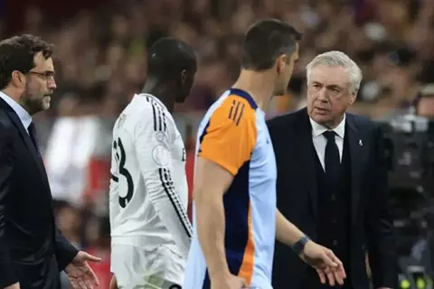  خضع لعملية جراحية.. ريال مدريد يكشف تطورات إصابة ميندي